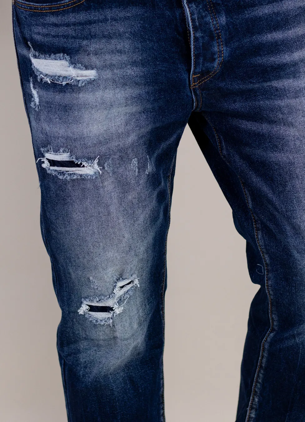 Blugi barbati cu rupturi regular fit [6]
