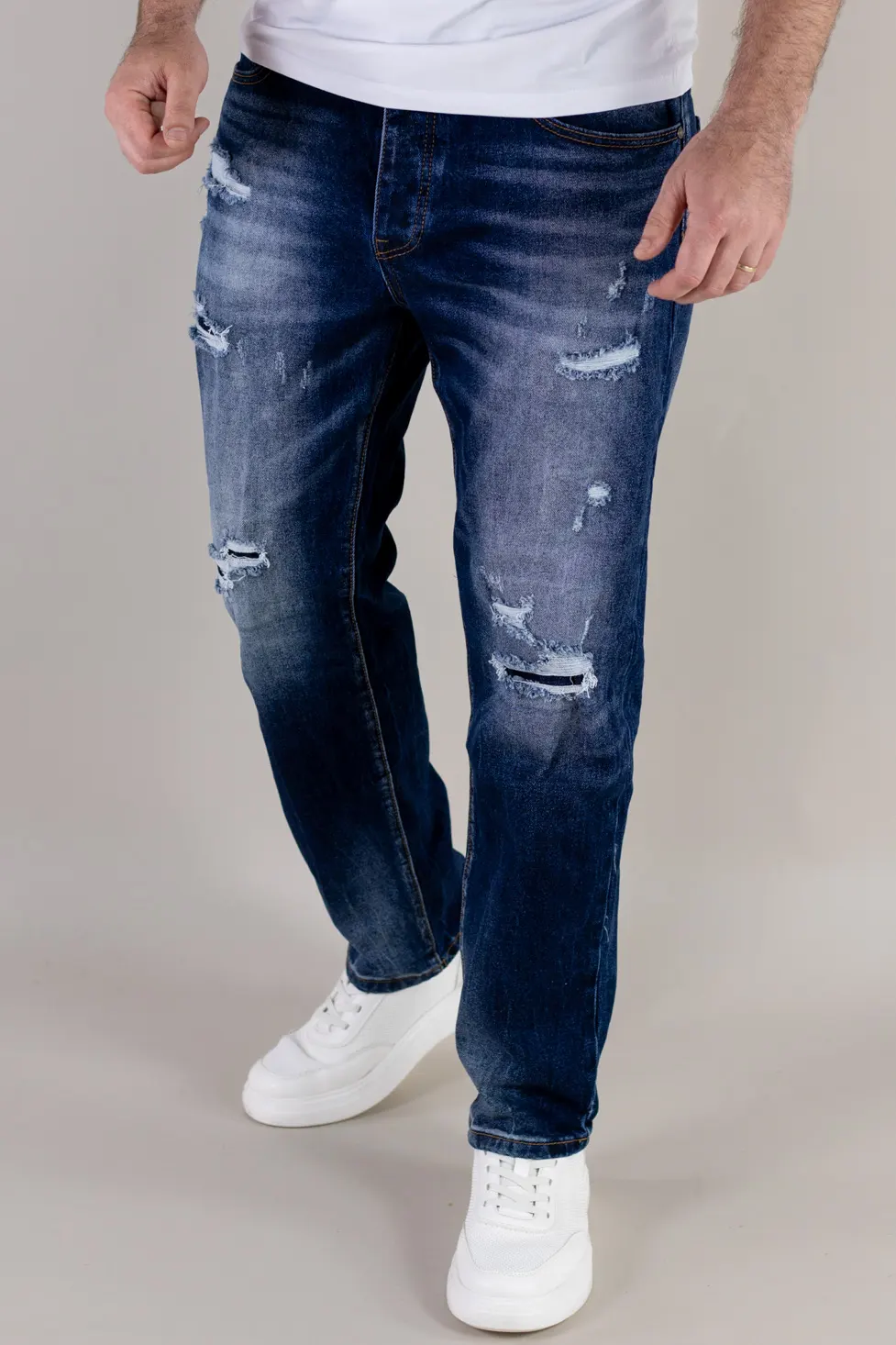 Blugi barbati cu rupturi regular fit [1]