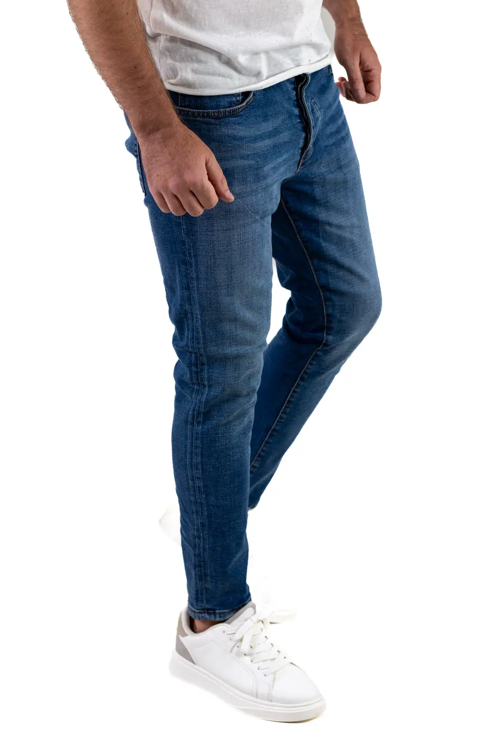 Blugi skinny albaștri – simpli, comozi și mereu în trend [1]