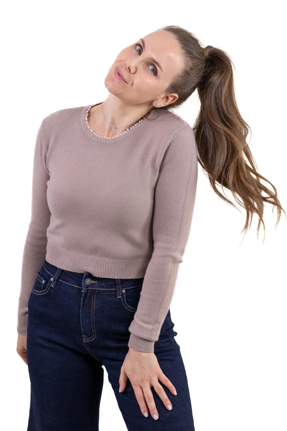Femei - Bluză din tricot cu perle la guler – eleganță, stil și confort feminin