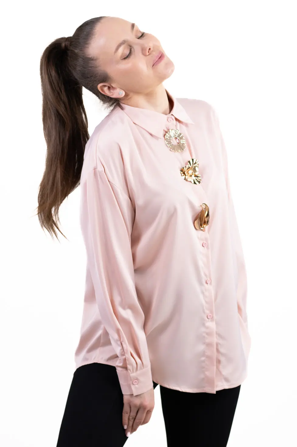 Noutati - Cămașă oversize cu aplicații metalice – material fluid, 100% poliester