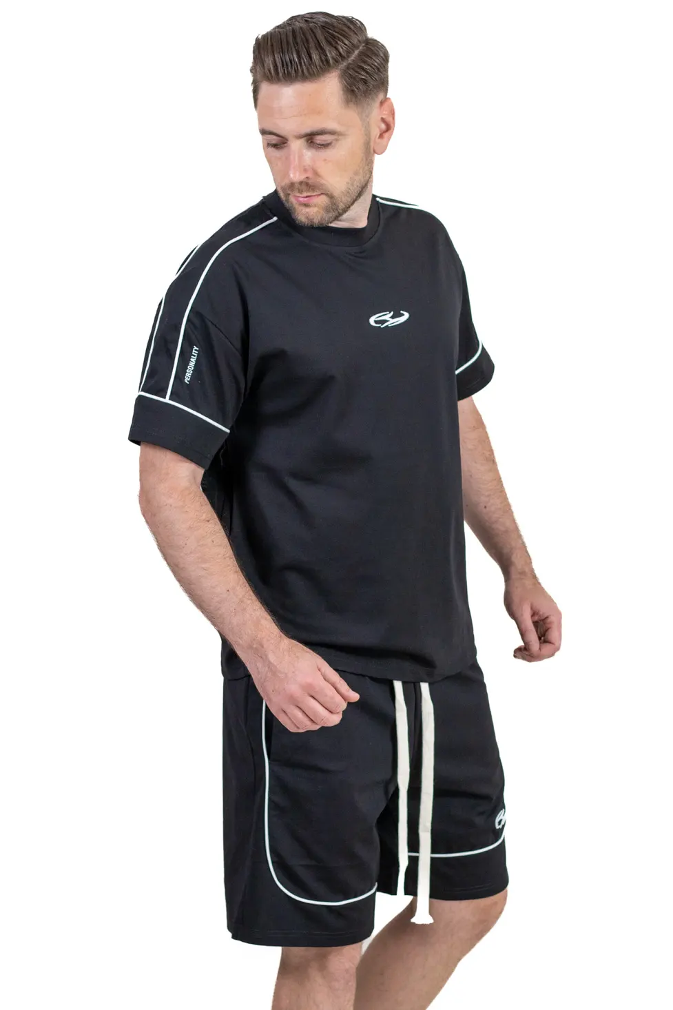 Compleu negru premium urban pentru barbati – Tricou oversize și pantaloni scurti [1]