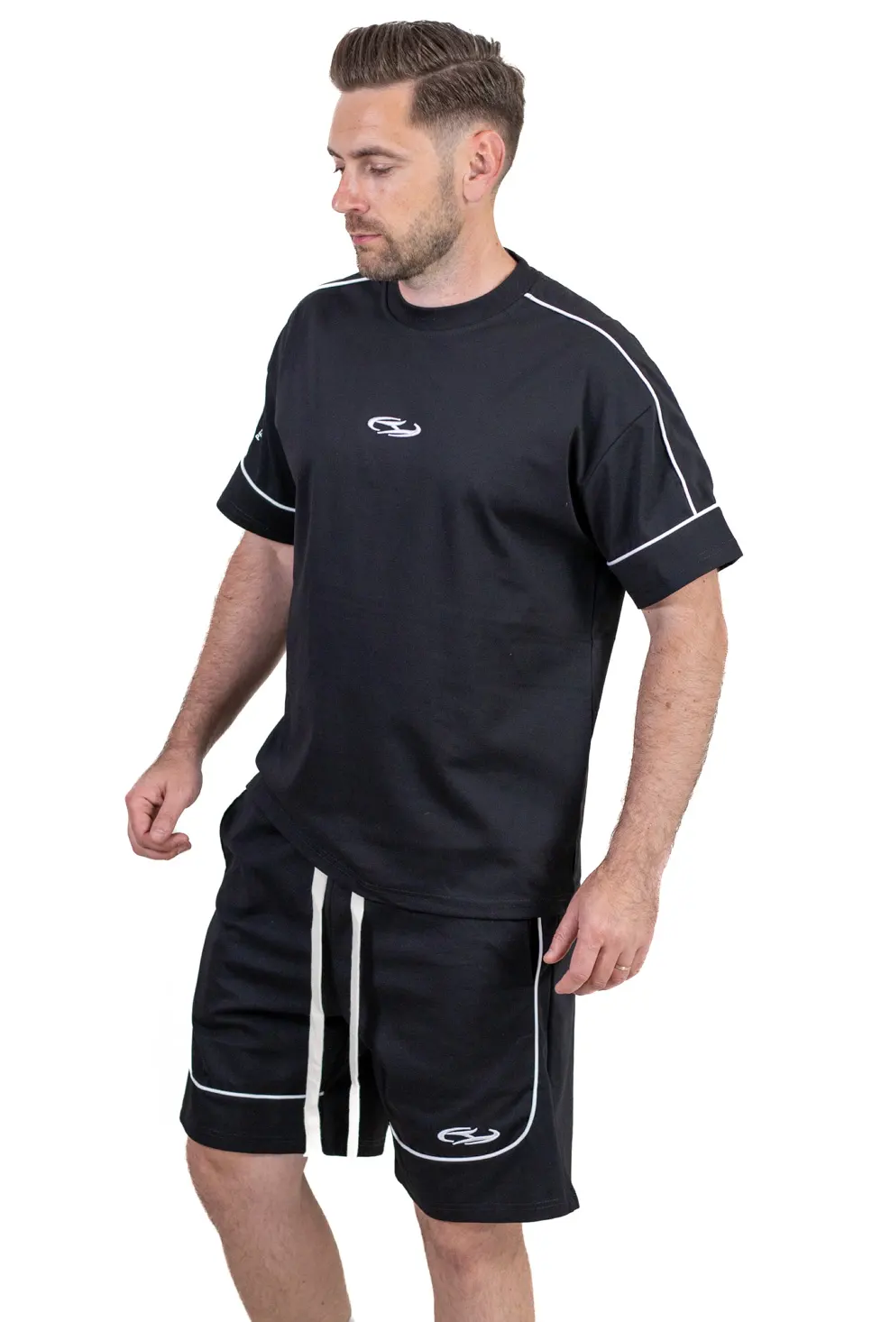 TRENINGURI - Compleu negru premium urban pentru barbati – Tricou oversize și pantaloni scurti