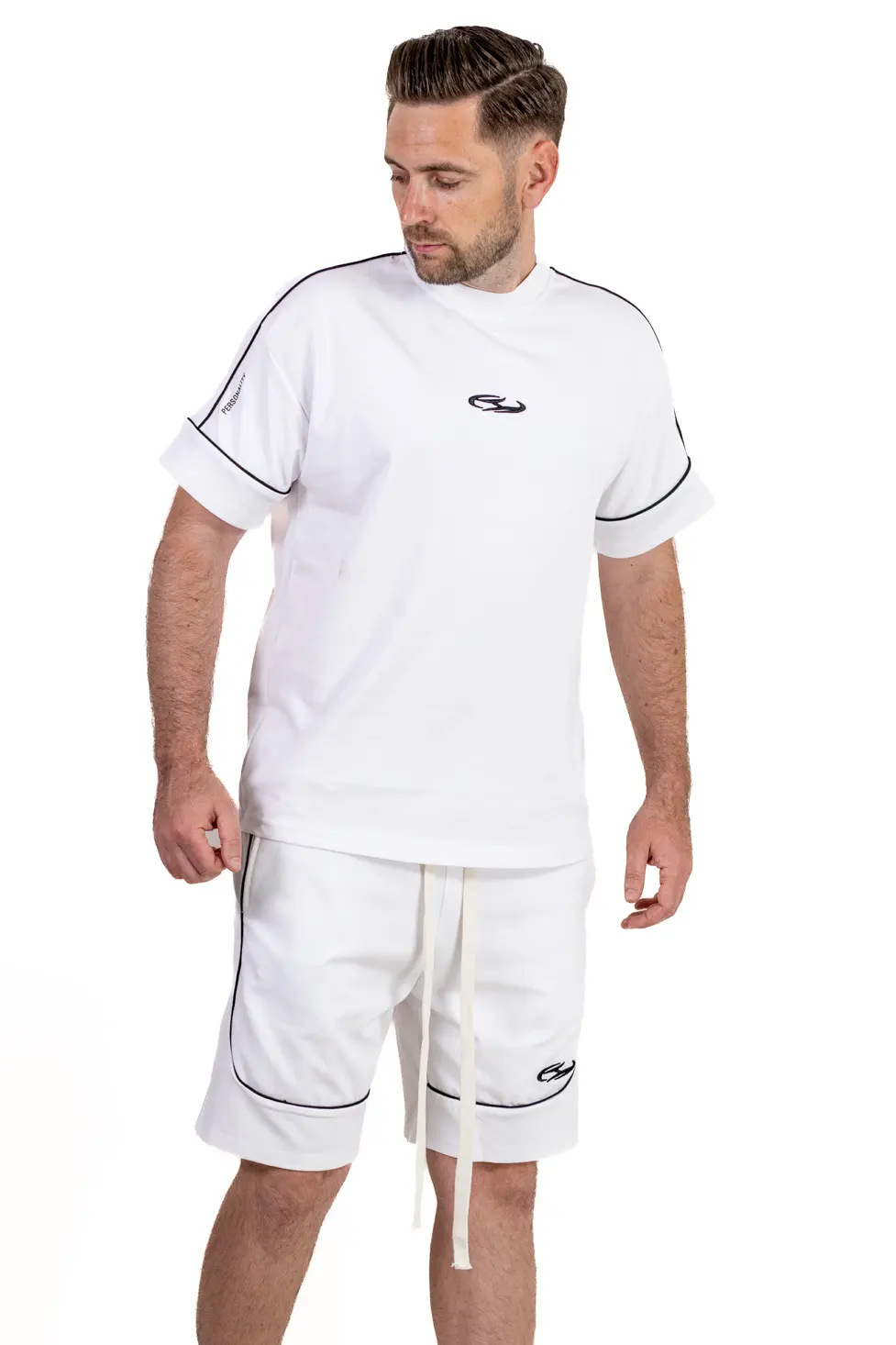 Compleu alb premium urban pentru barbati – Tricou oversize și pantaloni scurti [1]