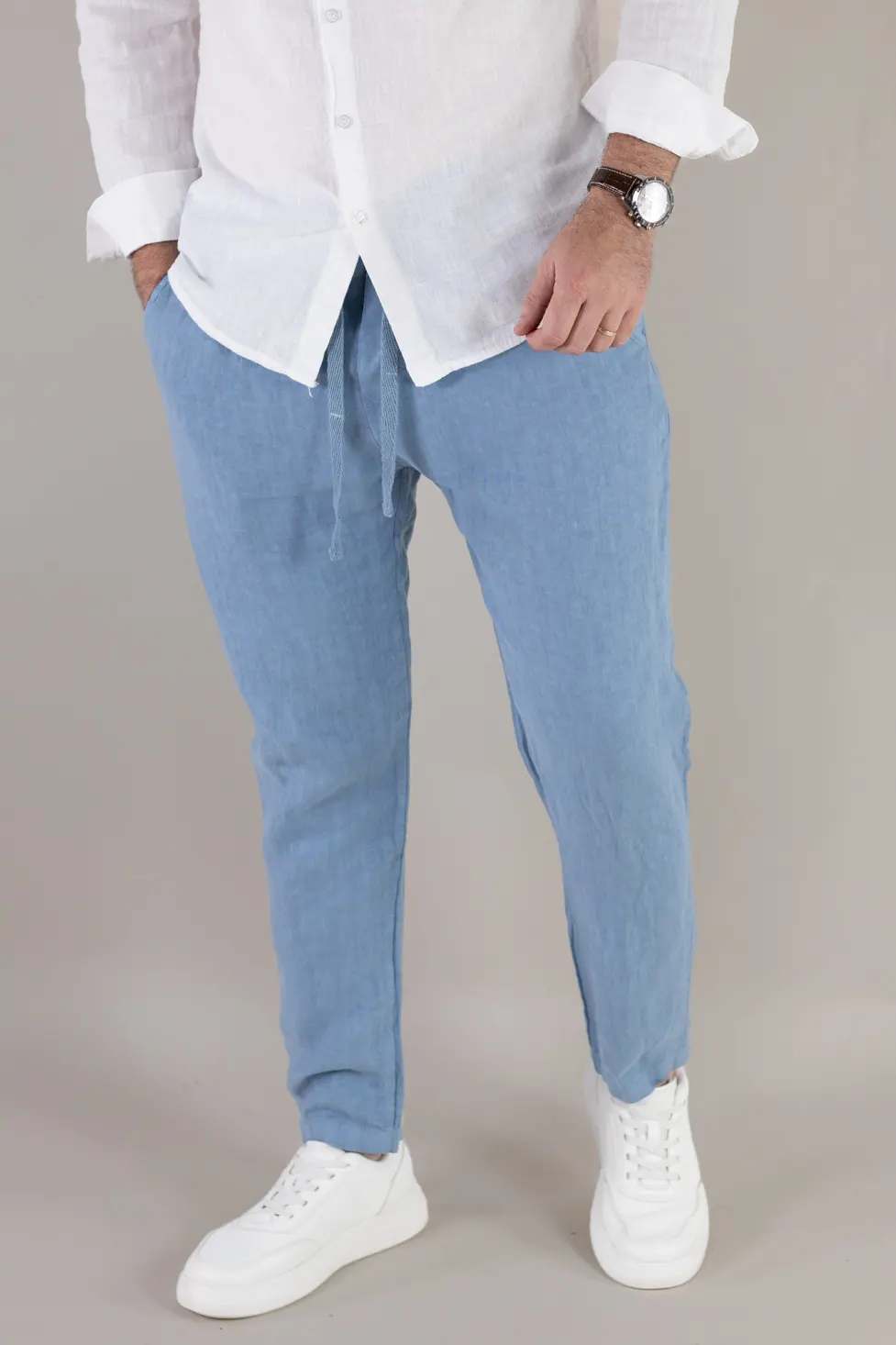 Noutati - Pantaloni albastru ciel din in 100% conici – Made in Italy