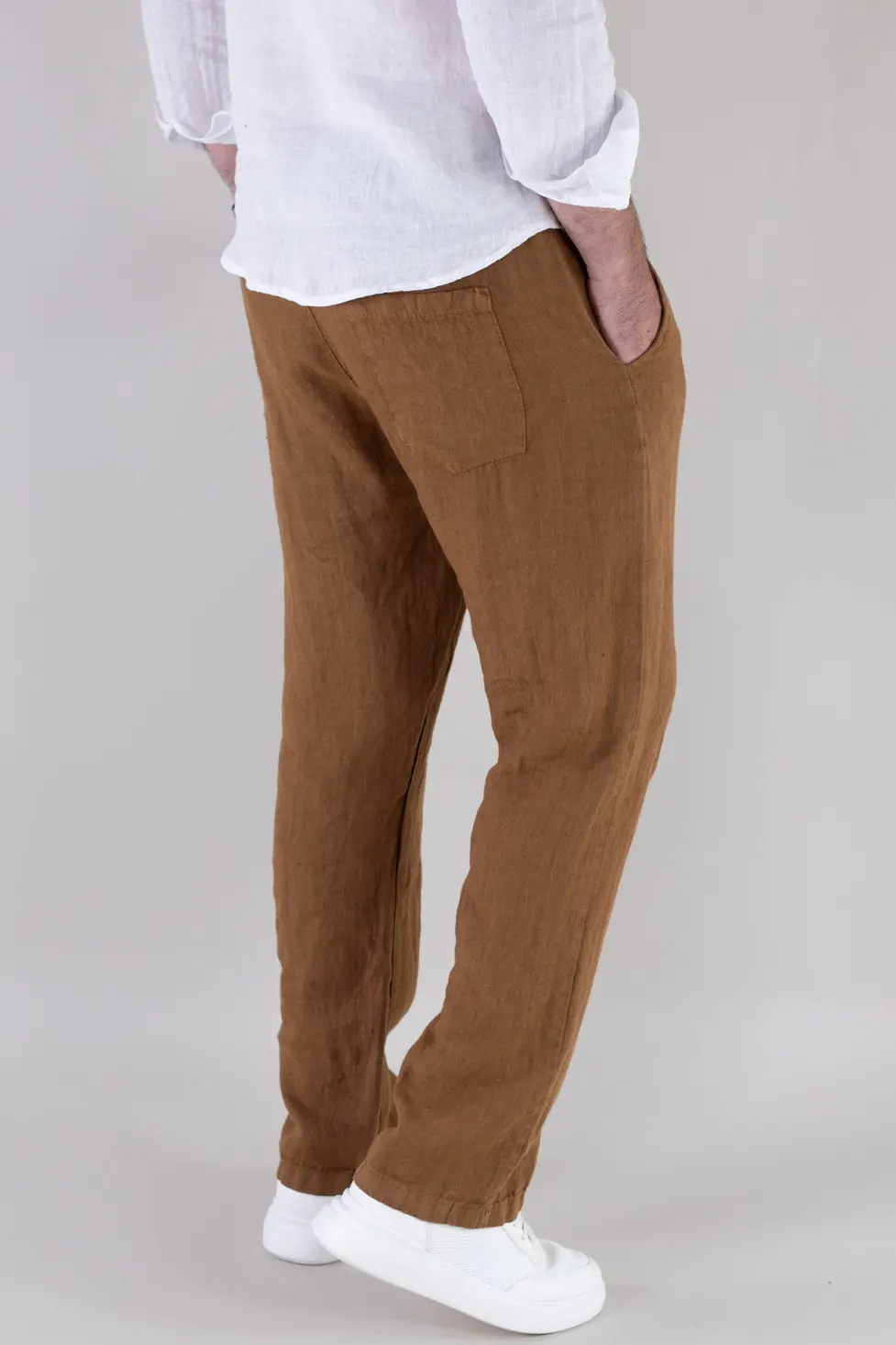 Pantaloni maro din in 100% regular fit – Made in Italy [3]