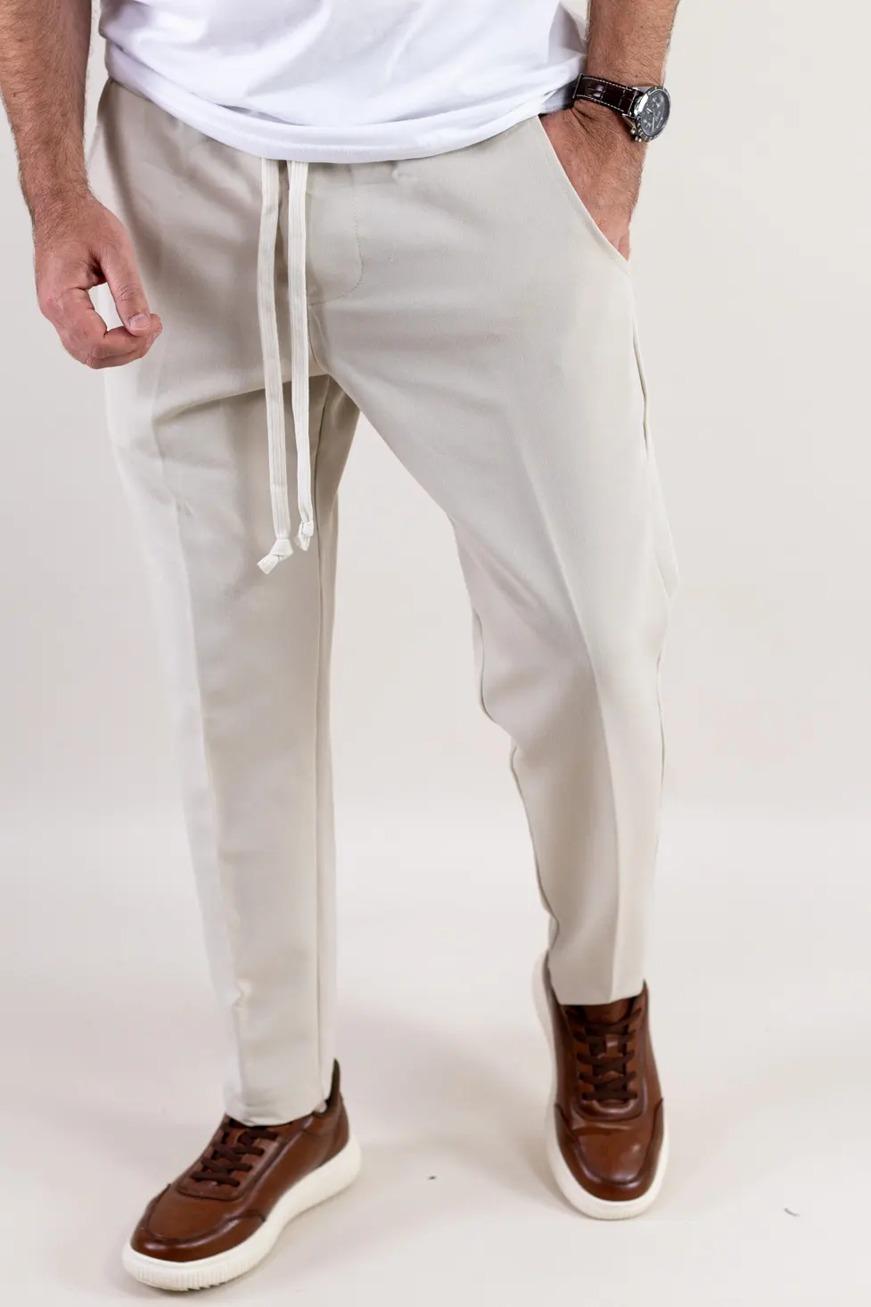 Noutati - Pantaloni conici smart-casual crem