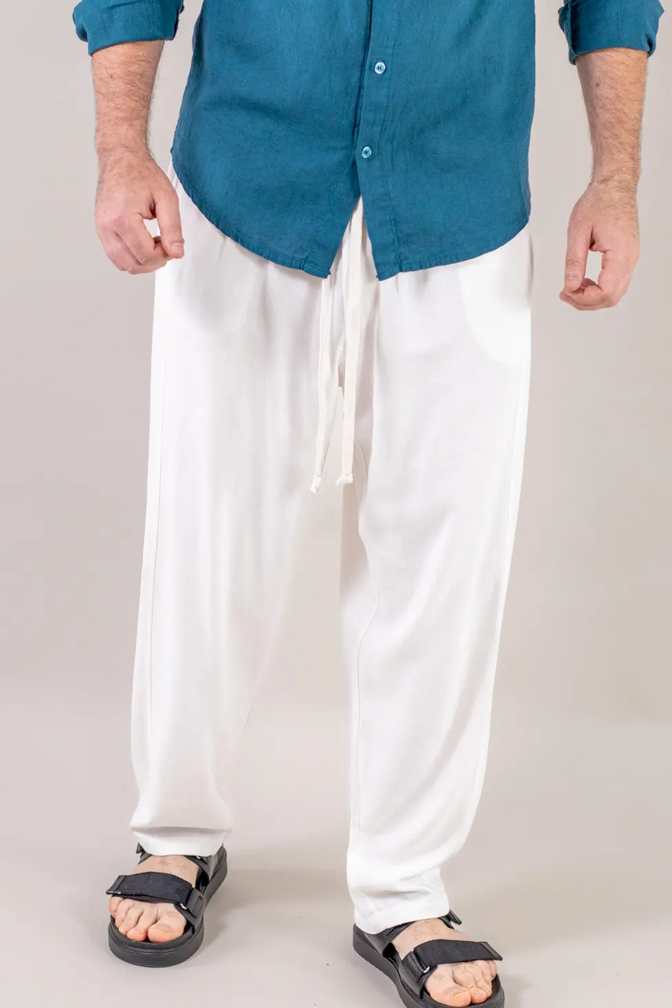 COLECTIA DIN IN - Pantaloni albi lejeri de vara din in și vâscoză pentru bărbați