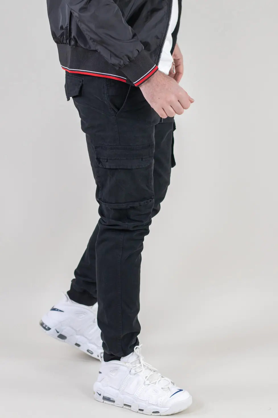Pantaloni negri cargo cu buzunare slim fit [2]