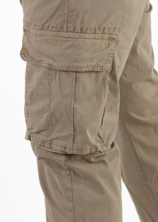 Pantaloni bej cargo cu buzunare regular fit [1]