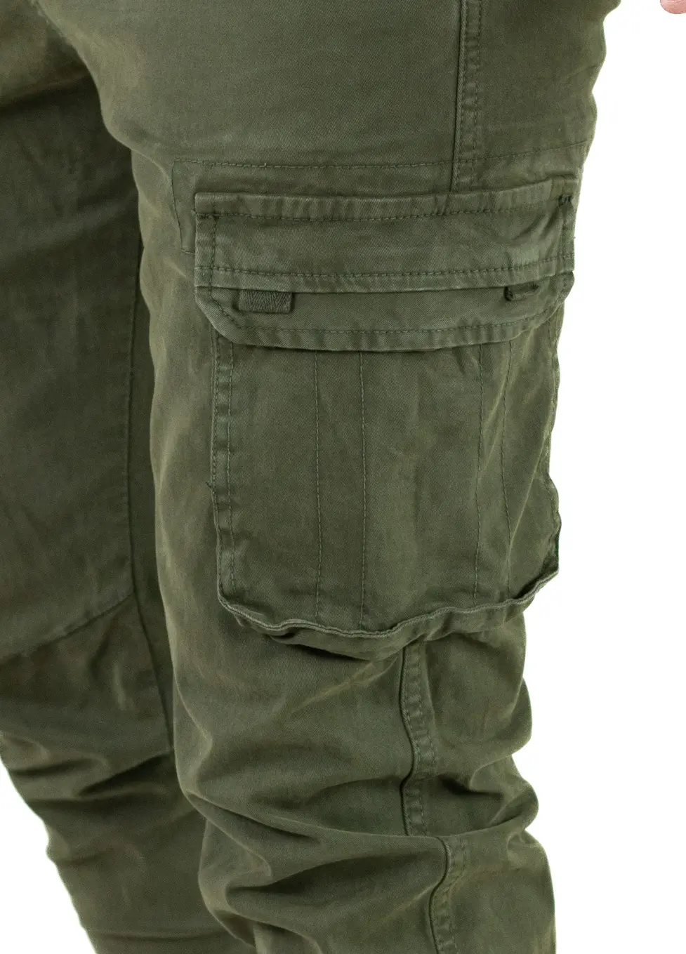 Pantaloni cargo cu buzunare slim fit verzi [5]