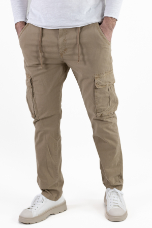 Pantaloni cargo - Pantaloni bej cargo cu buzunare regular fit