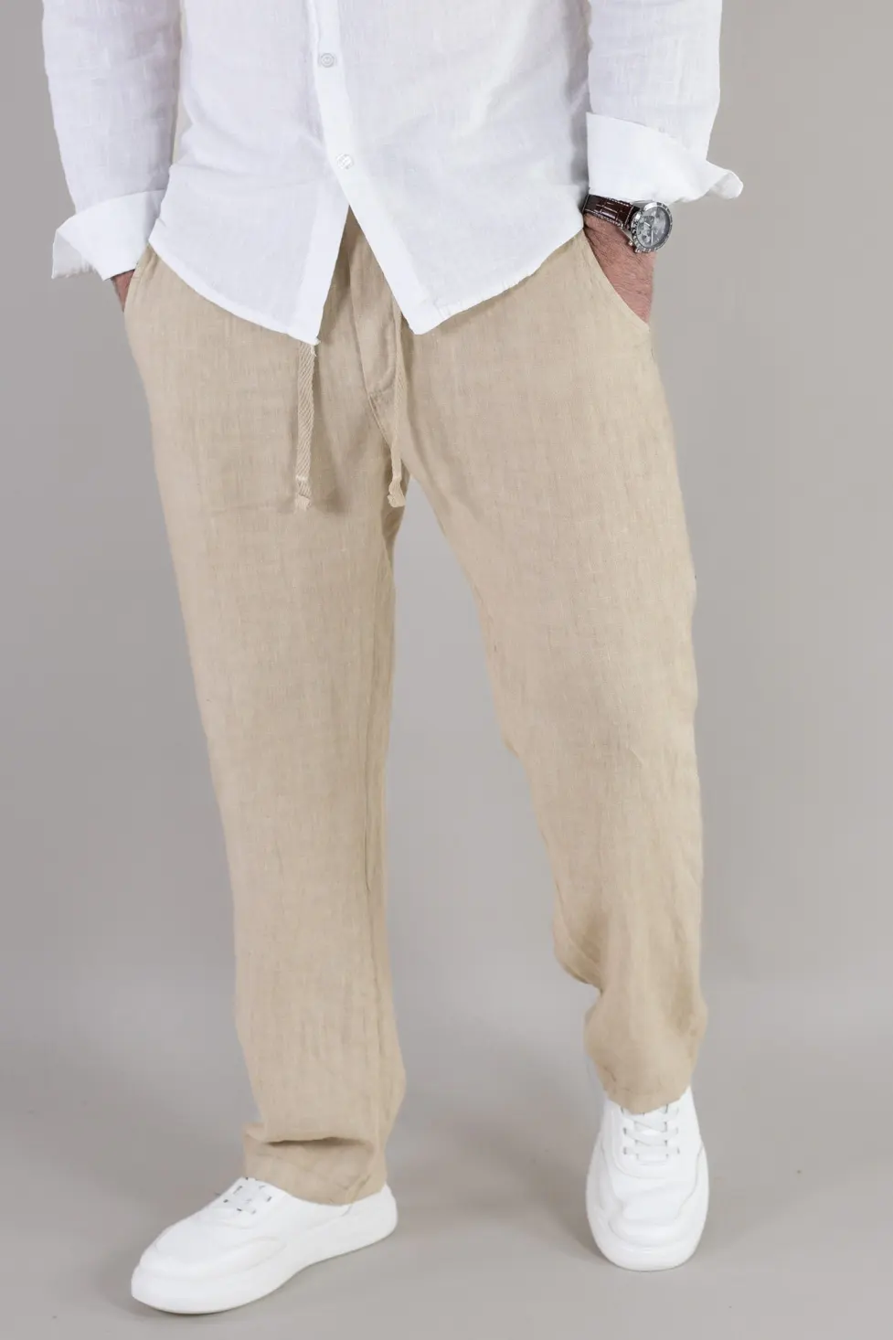 Noutati - Pantaloni bej din in 100% regular fit – Made in Italy