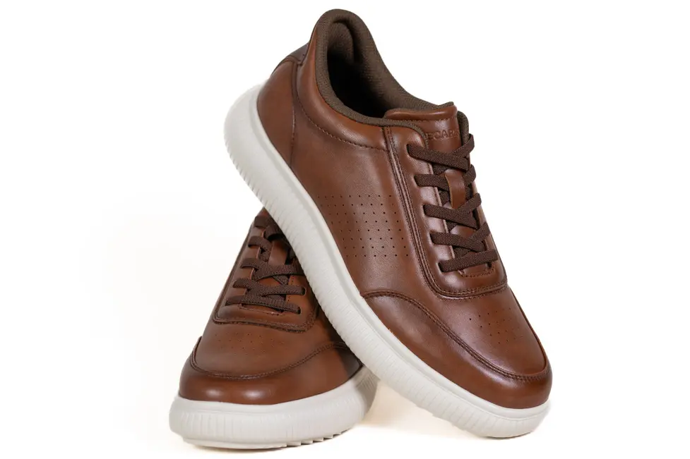 Barbati - Pantofi Casual Bărbați din Piele Ecologică Maro, Talpă Albă, Detalii Perforate