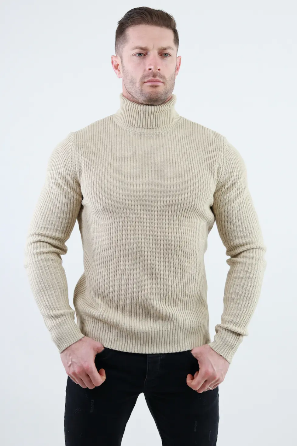Barbati - Pulover bej gros din tricot cu guler inalt barbati