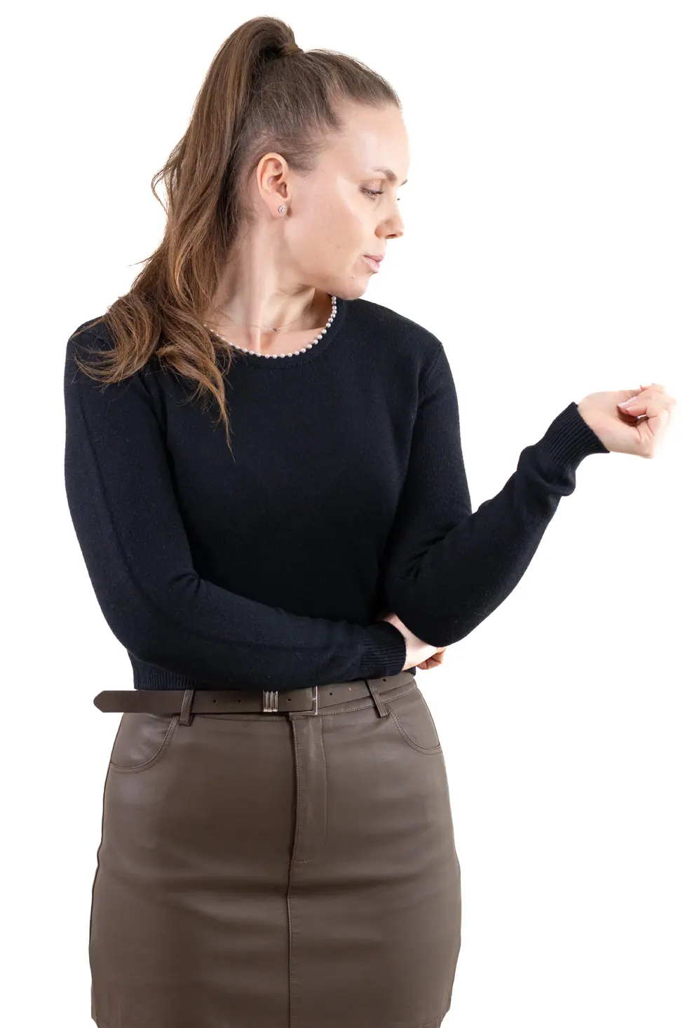Femei - Bluză din tricot cu perle la guler – eleganță, stil și confort feminin