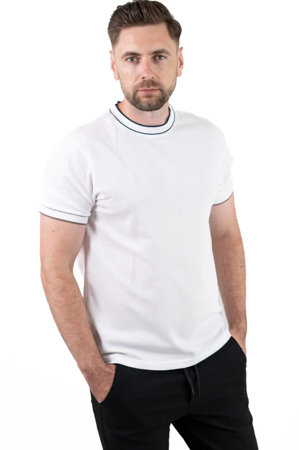 TRICOURI - Tricou bărbați alb din bumbac texturat, respirabil și durabil