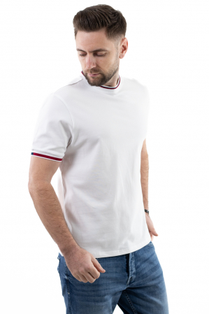 TRICOURI - Tricou barbati alb cu detalii la guler si maneci