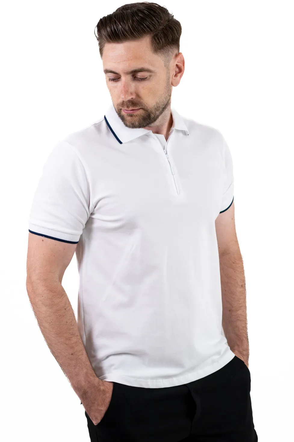 TRICOURI - Tricou Polo Alb cu fermoar și detalii negre – Eleganță Casual la Superlativ